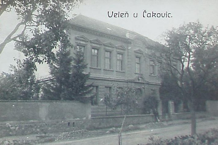 Škola Veleň – pohled